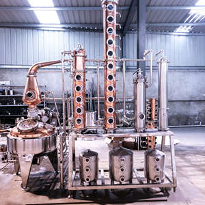 Équipement de distillation d'alcool <span class=keywords><strong>japonais</strong></span> personnalisé de 100 L avec 12 colonnes en cuivre et réservoirs de collecte en acier inoxydable - Product Image 2