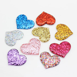 Venta al por mayor de dijes de resina en forma de corazón, 100 unidades, con purpurina, 36mm, cabujones de resina de base plana para decoración de teléfonos, lazos para el pelo, bricolaje y slime - Product Image 1