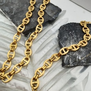 Parures de bijoux tendance en acier inoxydable avec chaînes grain de café et motif nez de cochon, collier et bracelet - Product Image 1