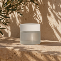 Ventes en gros de pots cosmétiques en verre givré de luxe 30ml 50ml Pots mats pour soins de la peau et crèmes pour le visage avec couvercles à vis blancs