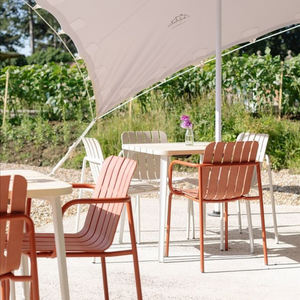 ชุดโต๊ะรับประทานอาหารและเก้าอี้ PU แบบวางซ้อนได้สำหรับลานระเบียงลานบ้านร้านน้ำชาดื่มนมสไตล์นักออกแบบกลางแจ้ง - Product Image 2