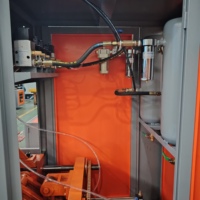 Bouteille en plastique semi-automatique de boisson de remplissage à chaud faisant le prix de machine