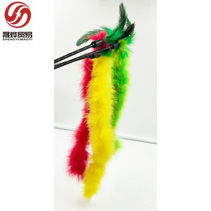 Juguete Retráctil Colorido y Divertido para Mascotas, Varita de Madera con Pluma de Gallina para Gatos, Juguete Interactivo para Jugar en Interiores - Product Image 2