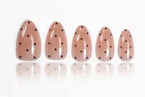 Uñas Postizas Artificiales Color Nude Medio con Estampado Dorado, Personalizadas OEM ODM de Fábrica, Forma Almendrada Minimalista con Puntos - Product Image 5