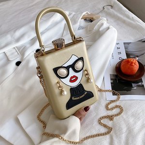 Sac à main modèle 2026 en matériau PU. La doublure est en polyester et est décorée d'une chaîne.282 - Product Image 5