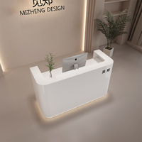 Petite réception moderne pour magasin de vêtements, salon de beauté, comptoir de caisse, table de bar pour hall d'exposition