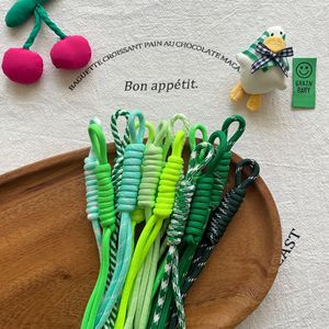 Cordón trenzado <span class=keywords><strong>de</strong></span> nudo romano multicolor <span class=keywords><strong>de</strong></span> moda para dijes <span class=keywords><strong>de</strong></span> bolsos DIY, llaveros y correas para teléfono, accesorio artesanal hecho a mano multicolor - Product Image 6
