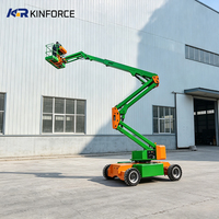 Plataforma Elevadora Articulada Autopropulsada con Brazo Curvo y Estructura Reforzada para la Construcción de Parques Acuáticos