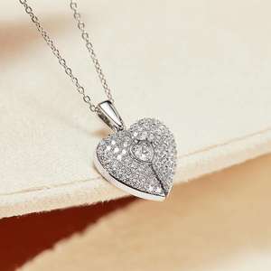 Collar con Colgante de Corazón Abierto con Alas de Ángel de Circonita y Acero Inoxidable PVD Resistente al Agua y al Deslustre para Grabado Láser - Product Image 2