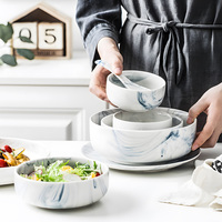 Ensemble de vaisselle contemporaine de luxe en porcelaine écologique marbrée, bols et assiettes, résistant au lave-vaisselle, idéal pour les cadeaux