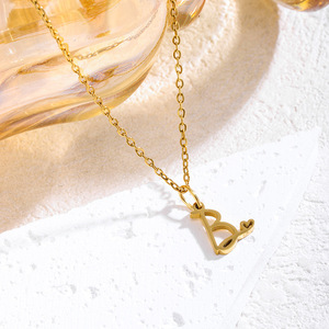 Collier minimaliste à chaîne à maillons, 26 lettres majuscules, collier ras du cou en acier inoxydable, pendentif en forme de cœur, lettre de l'alphabet, initiale pour femmes - Product Image 5