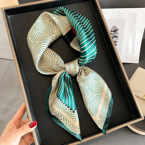 Женский шарф с квадратным вырезом, 70 см - Product Image 2