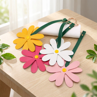 Porte-clés pendentif tendance en cuir PU à motifs floraux superposés (fleur de marguerite, tournesol) pour sac à main, sac fourre-tout et clés de voiture pour femme