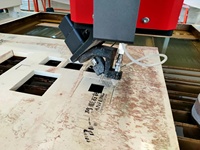La fabrication de comptoirs utilise des dalles de cuisine personnalisées coupées machine cnc en marbre à jet d'eau