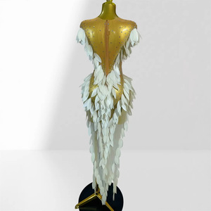 Abito lungo aderente ZHEZHE <span class=keywords><strong>bianco</strong></span> <span class=keywords><strong>con</strong></span> <span class=keywords><strong>piume</strong></span>, strass e stampa a caldo, sexy e trasparente, di alta qualità, effetto illusione - Product Image 2