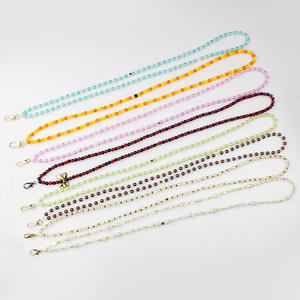 Longe de téléphone en perles acryliques élégantes durables et colorées de style multiple pour un transport facile. - Product Image 4