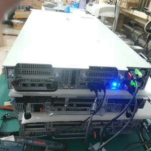 Dell 24SFF R860 sa/sata/nvme 2U 4-ซ็อกเก็ต Intel xeongold 6434H 3.7GHz 64GB 1400W แหล่งจ่ายไฟในสต็อก - Product Image 4