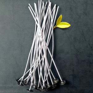 Vente en gros de mèches de bougie en coton enduit de cire de paraffine pré-ongulée pour la fabrication de bougies - Product Image 1