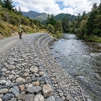 Le fabricant vend directement des filets de gabions en fil de fer galvanisé (maille soudée) pour la protection des rivières, la lutte contre les inondations et les murs de soutènement.