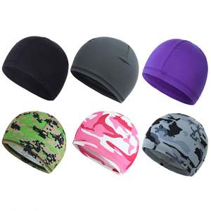 Bonnet d'hiver chaud unisexe en jacquard, style décontracté avec revers, broderie de créateur, pour l'extérieur, vente en gros à prix abordable - Product Image 2