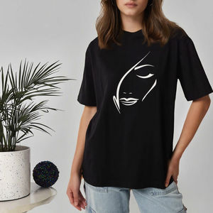 Camiseta de punto de manga corta negra para mujer con arte minimalista de líneas faciales, estampado abstracto, gráfico y estética de color liso - Product Image 3