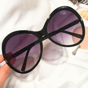 Gafas de Sol Redondas Negras Retro de Moda 2022, Lentes de Sol UV400, Gafas de Sol de Ojo de Gato Extra Grandes para Mujer - Product Image 4