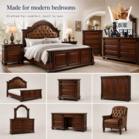 Ensemble de meubles de chambre classique pour villa : lit en bois sur mesure, armoire, coiffeuse et chaise pour projets de villas de luxe