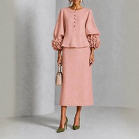 Ensemble deux pièces tendance pour femme, haut uni avec détails floraux 3D, manches bouffantes, jupe en spandex au-dessus du genou