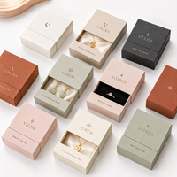 Boîte à bijoux de luxe avec logo personnalisé, boîte cadeau rigide avec tiroir, insert en velours noir pour collier, boucles d'oreilles, broche