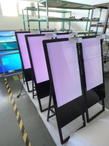 32 43 inch kỹ thuật số biển quảng cáo Android LCD kiosk video Poster Thiết bị hiển thị di động <span class=keywords><strong>media</strong></span> <span class=keywords><strong>player</strong></span> cho cửa hàng - Product Image 3