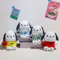 Porte-clés en peluche Uyeah OEM Design, chien unisexe en coton PP rembourré, mignon chien en uniforme de football, jouet en peluche animal personnalisé