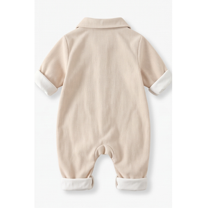 Lindo pelele de pana con aplique de oso, tirantes, cuello vuelto y manga corta para bebé, sin etiqueta, para primavera - Product Image 2