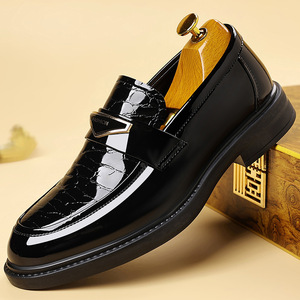 Chaussures habillées en cuir verni pour hommes, à bout pointu, à enfiler, noires, pour le bureau et la carrière, modèle 8111 - Product Image 3