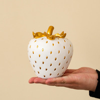 Creatief aardbeien fruitmodel ornament van hars, decoratie voor thuis, showroompresentatie, decoratie, fruit- en groentefoto-attributen