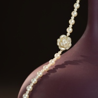 Collier Camélia en Alliage et Faux-Perles pour Femme TANGPEI – Collection Designer « Camélia Pearl Whisper » – Perles Blanches Tendance et Chic – Idéal Cadeau