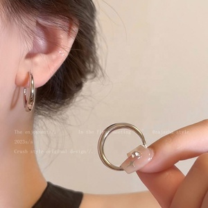 Pendientes de Aro en Forma de U Geométricos de Acero Inoxidable para Mujer, Joyería Moderna para Fiestas, Chapados en Oro de 14K, Alta Calidad, Personalizados - Product Image 5