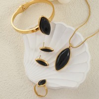 Parure de bijoux en acier inoxydable pour femme, collier pendentif œil de chat de luxe, bracelet, boucles d'oreilles et bague, vente en gros