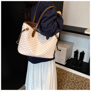 Bolsos de mano informales para mujer, de gran capacidad, de piel sintética, a la moda, con forma de letra - Product Image 5