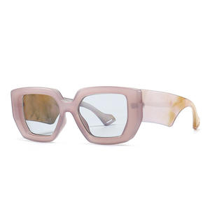 Gafas <span class=keywords><strong>de</strong></span> <span class=keywords><strong>sol</strong></span> transparentes <span class=keywords><strong>con</strong></span> montura gruesa para mujeres y hombres, nuevas <span class=keywords><strong>lentes</strong></span> <span class=keywords><strong>con</strong></span> <span class=keywords><strong>filtro</strong></span> <span class=keywords><strong>de</strong></span> luz azul, monturas ópticas <span class=keywords><strong>de</strong></span> plástico, gafas <span class=keywords><strong>de</strong></span> <span class=keywords><strong>sol</strong></span> <span class=keywords><strong>con</strong></span> protección <span class=keywords><strong>UV</strong></span> - Product Image 1