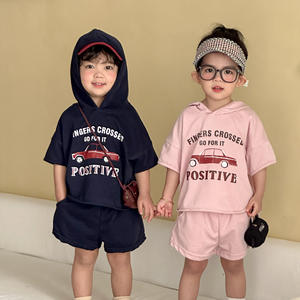 Completo Sportivo Estivo per Bambini, Set con Cappuccio per Bambine, T-shirt a Maniche Corte e Pantaloncini in Cotone Casual per Ragazzi - Product Image 1