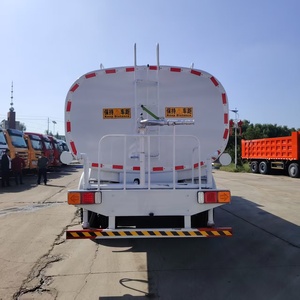 Camión Cisterna <span class=keywords><strong>de</strong></span> <span class=keywords><strong>Agua</strong></span> Usado Sinotruk Howo 6x4 8x4 10m3 8m3 con Motor Diésel <span class=keywords><strong>de</strong></span> <span class=keywords><strong>Segunda</strong></span> <span class=keywords><strong>Mano</strong></span> - Product Image 3