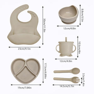Set di Stoviglie in Silicone per Bambini dal Design Classico, Include Piatto, Ciotola, Cucchiaio, Forchetta e Tazza con Beccuccio per l'Alimentazione del Bambino - Product Image 5
