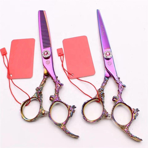 <span class=keywords><strong>Forbici</strong></span> <span class=keywords><strong>professionali</strong></span> per tagliare i capelli in acciaio 440c 5 colori taglio di capelli diradamento <span class=keywords><strong>forbici</strong></span> per tagliare i capelli da barbiere <span class=keywords><strong>forbici</strong></span> da parrucchiere - Product Image 5