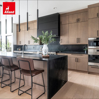 AllandGroup - Cuisine moderne et intemporelle de luxe, armoire de cuisine en chêne massif blanc écologique à deux tons, sur mesure pour projet de villa