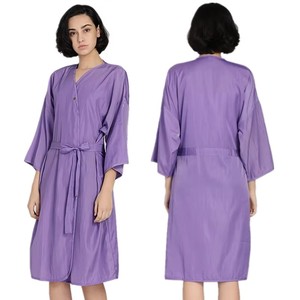 <span class=keywords><strong>Bata</strong></span> de salón impermeable de poliéster <span class=keywords><strong>para</strong></span> corte de <span class=keywords><strong>pelo</strong></span> con logotipo personalizado, <span class=keywords><strong>bata</strong></span> con cierre a presión, batas y batas de salón de uso diario Unisex - Product Image 5