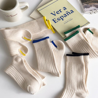 Chaussettes simples blanches Slouch Femmes Chaussettes pour l'école Crew Chaussettes