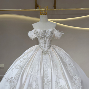 JFH133 Vestido de novia exclusivo sin tirantes, de satén color marfil, con cristales y hombros descubiertos - Product Image 4