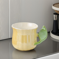 Mug kopi keramik bentuk bunga kreatif, desain minimalis lucu dengan sendok