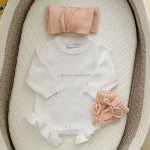 Mono de anuncio de nacimiento para bebé prematuro, de punto de algodón delicado, con volantes en las piernas, personalizado, color marfil, conjunto elástico suave - Product Image 3