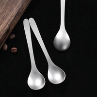 Mini-cuillère en titane pur pour sel, céréales, miel, lait, sucre et chocolat – Ustensile à manche court pour bar, café, cuisine